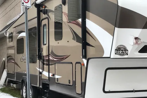 Wendy's Gulf Stream Couger Fifth Wheel