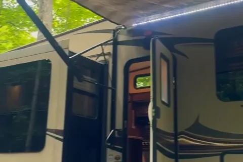 Wendy's Gulf Stream Couger Fifth Wheel