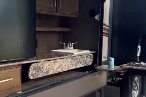 Wendy's Gulf Stream Couger Fifth Wheel