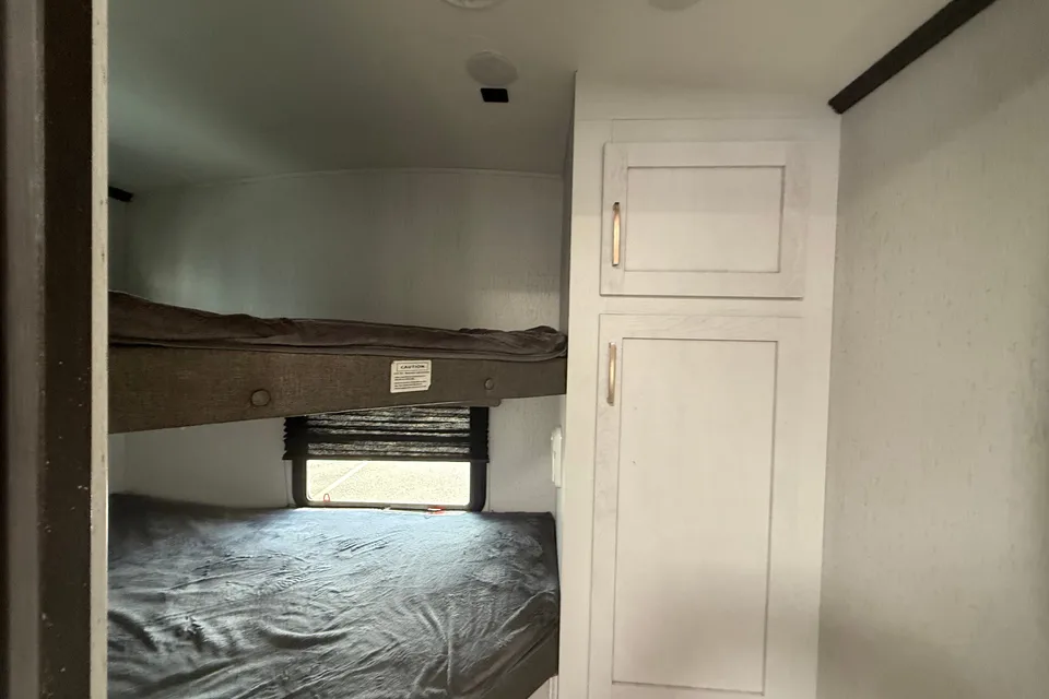 Barefoot Nation Rentals Astoria 2903BH Travel Trailer