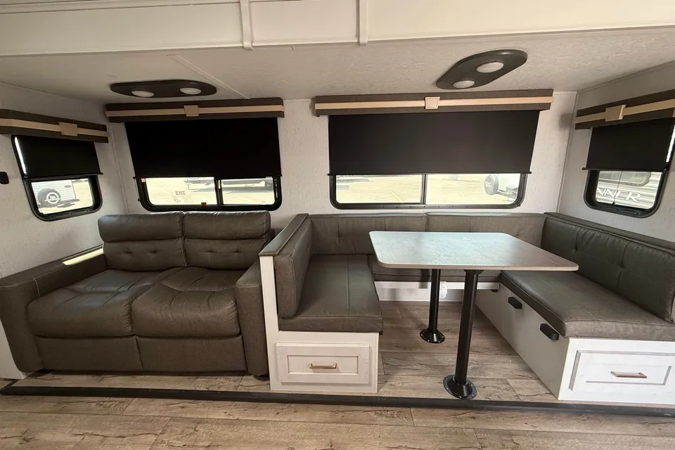 Barefoot Nation Rentals Astoria 2903BH Travel Trailer