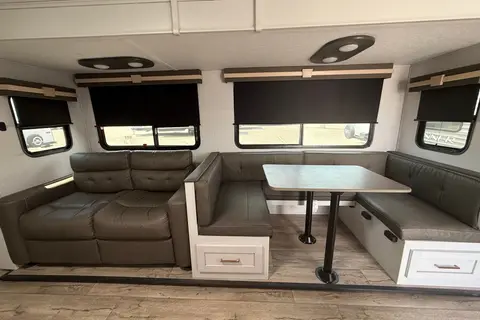 Barefoot Nation Rentals Astoria 2903BH Travel Trailer