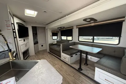 Barefoot Nation Rentals Astoria 2903BH Travel Trailer