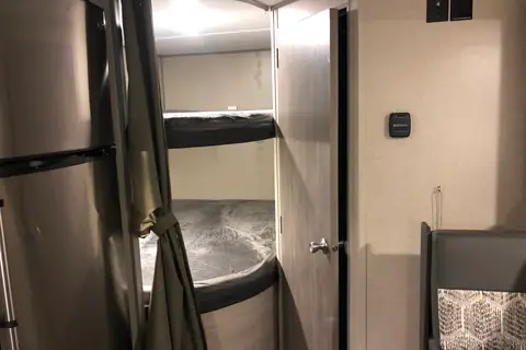 Reds Coachmen Catalina Summit Series 7 184BHS Travel Trailer