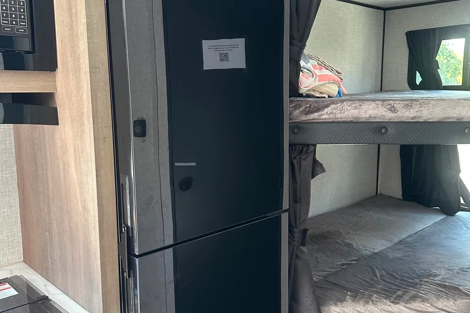 Fox RV Rentals 188BHS Travel Trailer