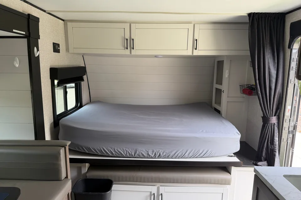 Fox RV Rentals 188BHS Travel Trailer