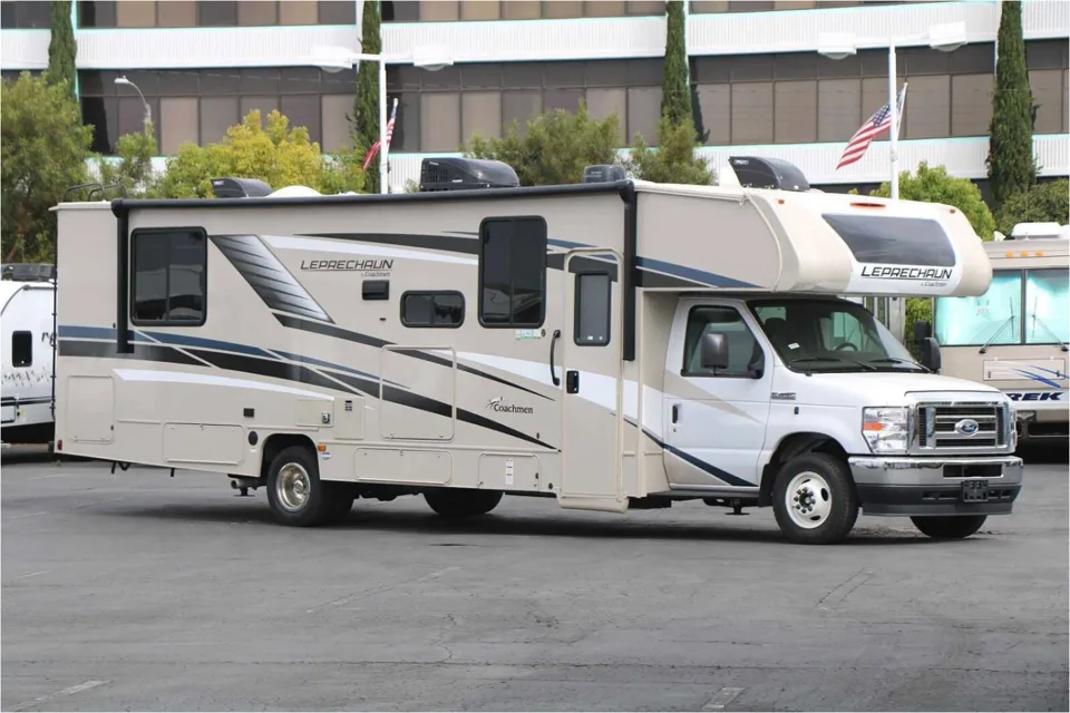 C16 2022 Luxury Leprechaun - STARLINK WiFi Equipped Sleep 8 - 2 Slide Outs - Private MasterSuite