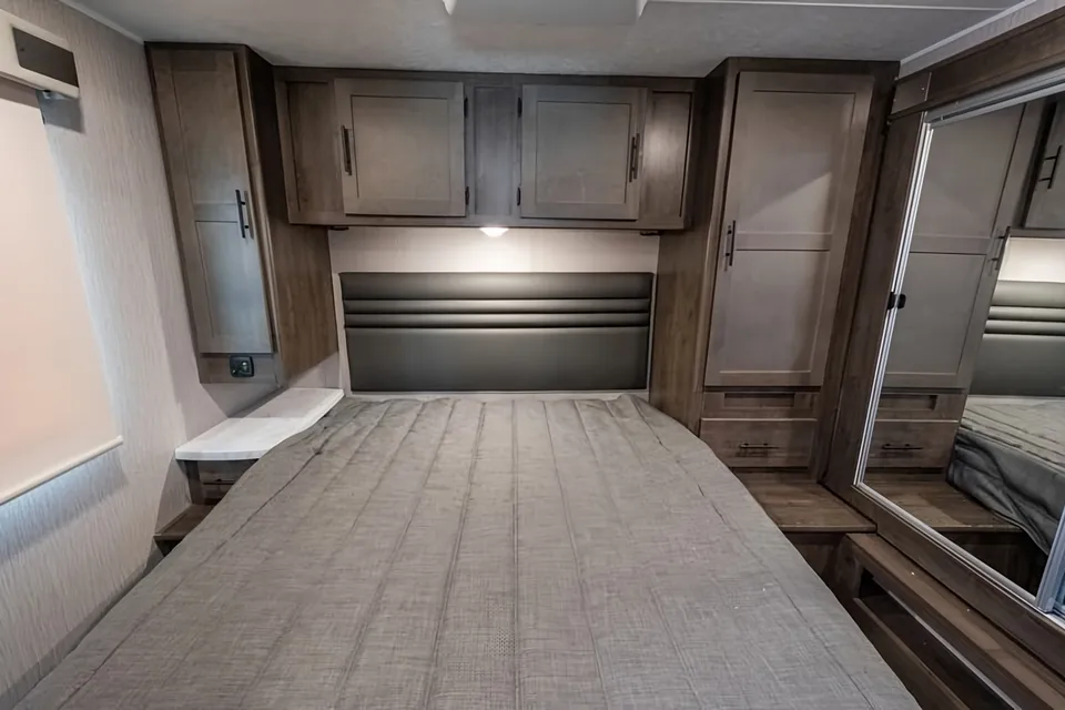 C16 2022 Luxury Leprechaun - STARLINK WiFi Equipped Sleep 8 - 2 Slide Outs - Private MasterSuite