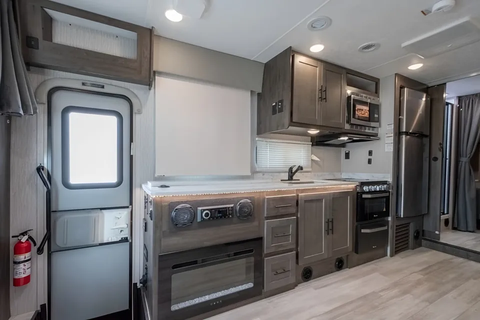 C16 2022 Luxury Leprechaun - STARLINK WiFi Equipped Sleep 8 - 2 Slide Outs - Private MasterSuite