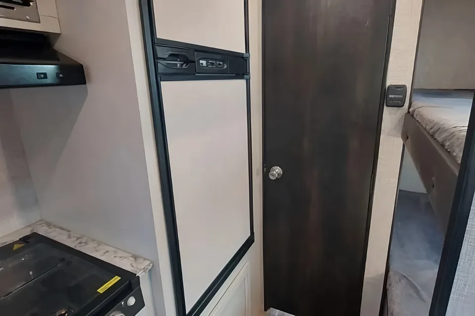 Kevin's Jayco – 3,500 lbs, Slide-Out, Easy Tow for Trucks & Some SUVs, Sleeps 6!