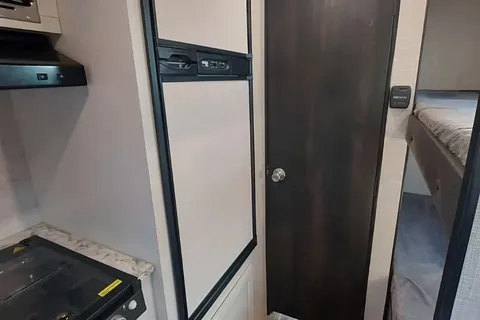 Kevin's Jayco – 3,500 lbs, Slide-Out, Easy Tow for Trucks & Some SUVs, Sleeps 6!