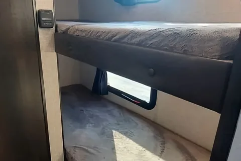 Kevin's Jayco – 3,500 lbs, Slide-Out, Easy Tow for Trucks & Some SUVs, Sleeps 6!