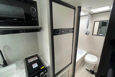 Kevin's Jayco – 3,500 lbs, Slide-Out, Easy Tow for Trucks & Some SUVs, Sleeps 6!