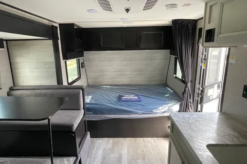 Kevin's Jayco – 3,500 lbs, Slide-Out, Easy Tow for Trucks & Some SUVs, Sleeps 6!