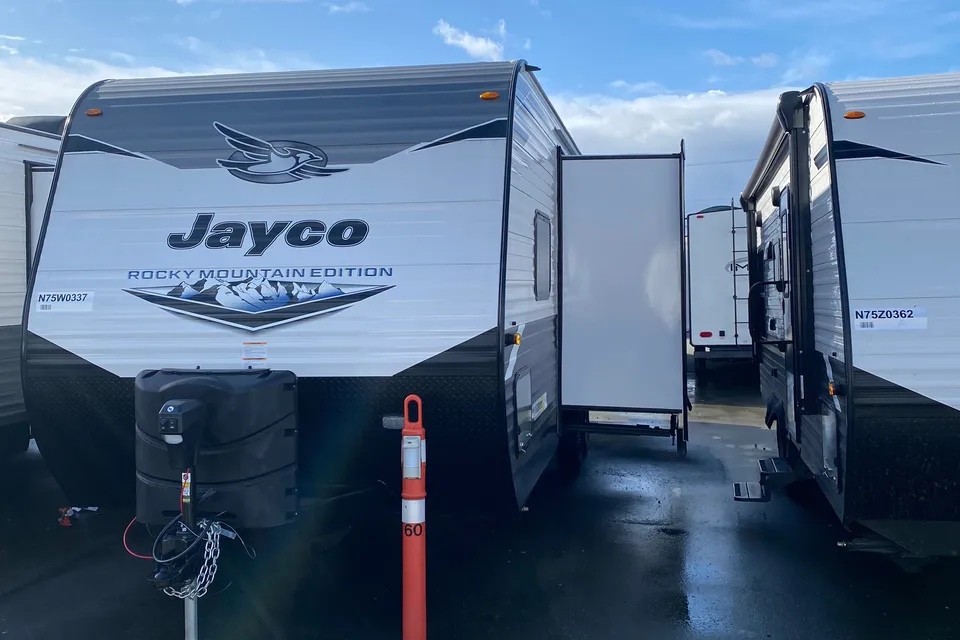 Goliath’s Jayco Jay Flight Travel Trailer