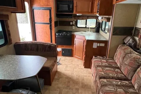 YAN SCHULTZ 's Skyline SELECT260 Travel Trailer