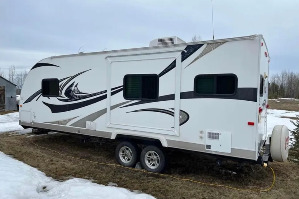 YAN SCHULTZ 's Skyline SELECT260 Travel Trailer