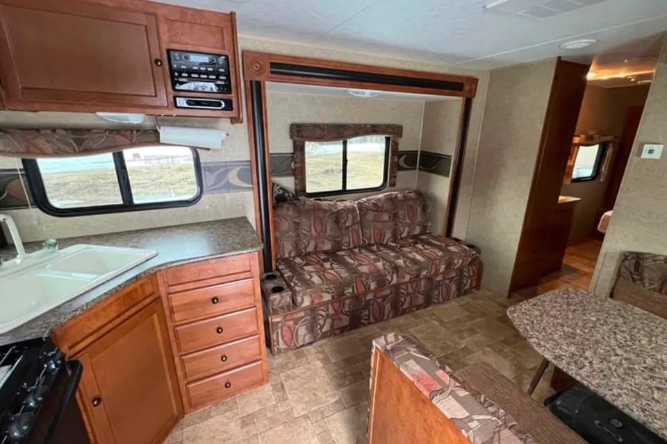 YAN SCHULTZ 's Skyline SELECT260 Travel Trailer