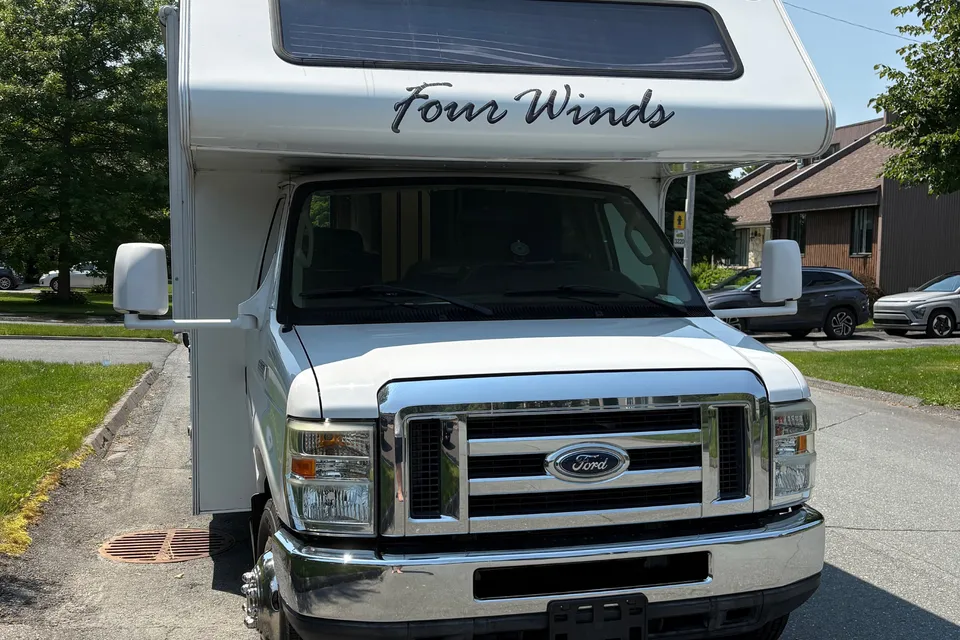 Simon Thor Motor Coach Four winds Classe C