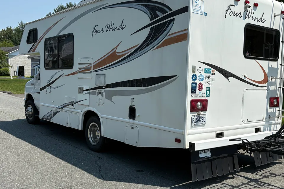 Simon Thor Motor Coach Four winds Classe C