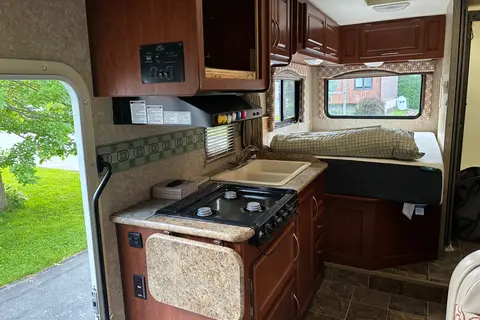 Simon Thor Motor Coach Four winds Classe C
