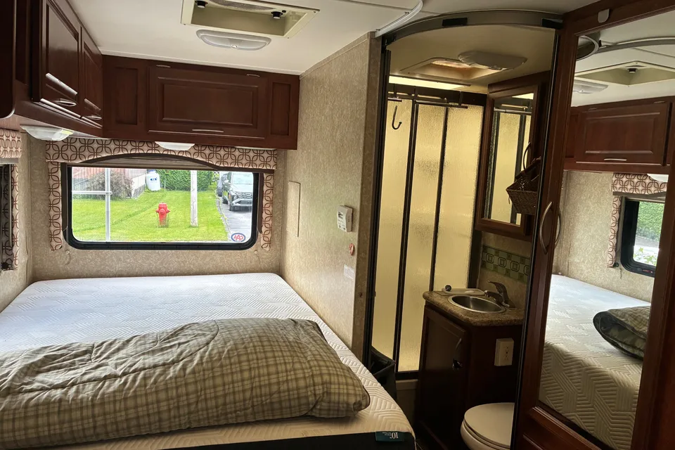 Simon Thor Motor Coach Four winds Classe C