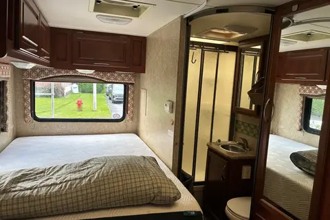 Simon Thor Motor Coach Four winds Classe C