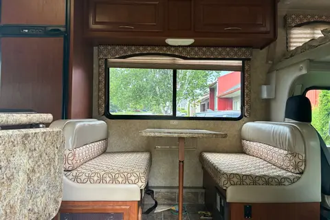 Simon Thor Motor Coach Four winds Classe C