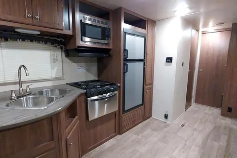 Fireside's Heartland Prowler Lynx 35' 31LX Bunkhouse