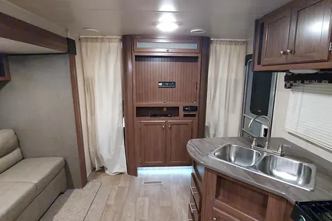 Fireside's Heartland Prowler Lynx 35' 31LX Bunkhouse
