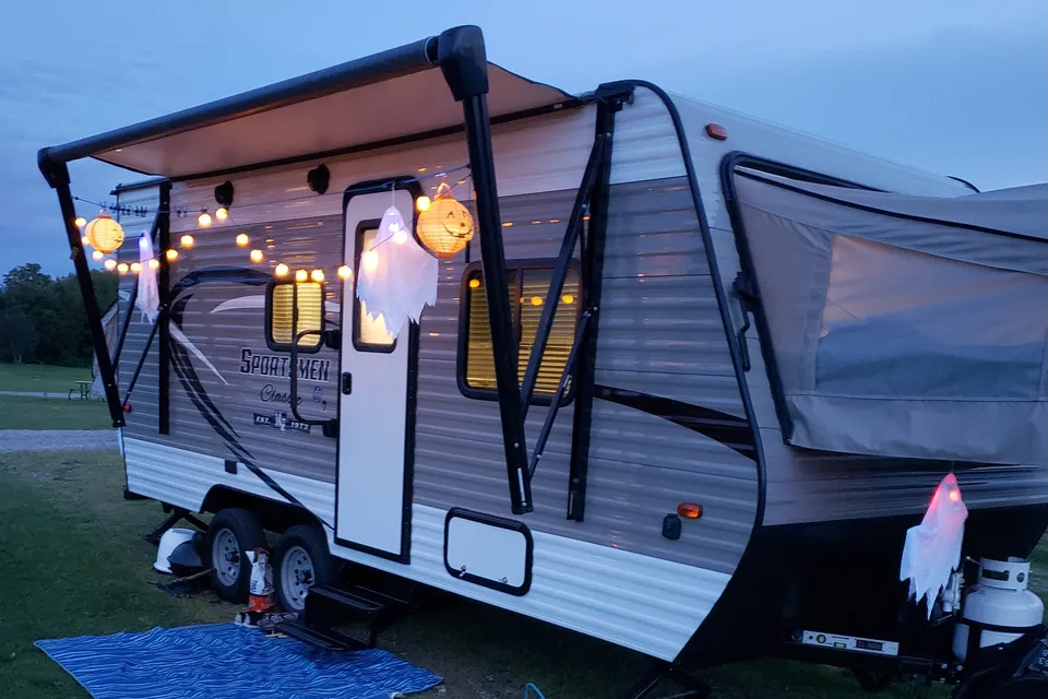 Chrissy's KZ Hybrid Travel Trailer
