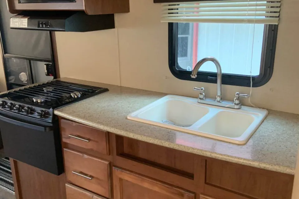 Snyder’s Dutchmen Areolite 224ES Hybrid