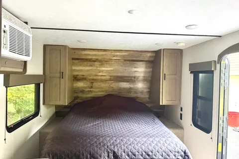 Pristine, clean, all you need travel trailer