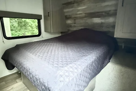 Pristine, clean, all you need travel trailer