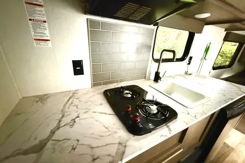 Pristine, clean, all you need travel trailer