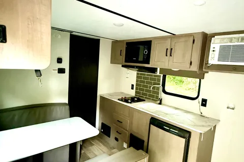 Pristine, clean, all you need travel trailer