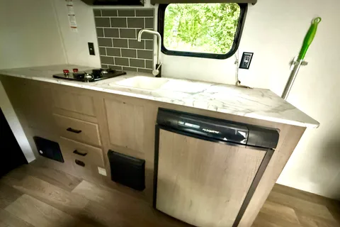 Pristine, clean, all you need travel trailer
