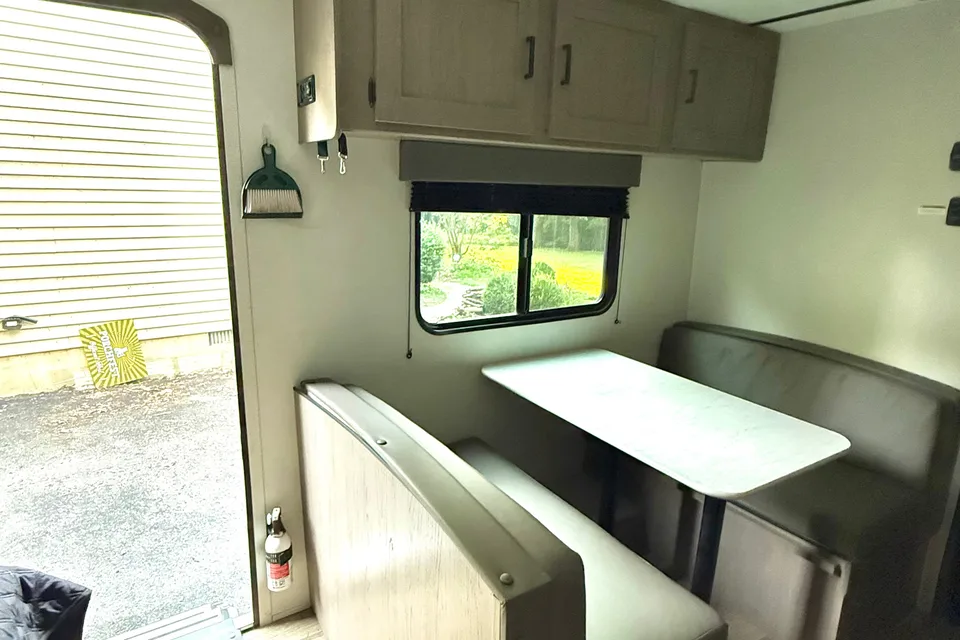 Pristine, clean, all you need travel trailer