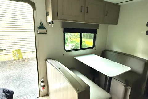 Pristine, clean, all you need travel trailer