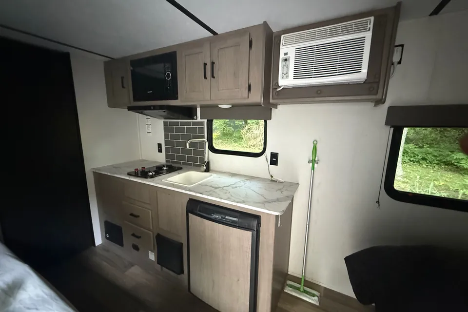 Pristine, clean, all you need travel trailer