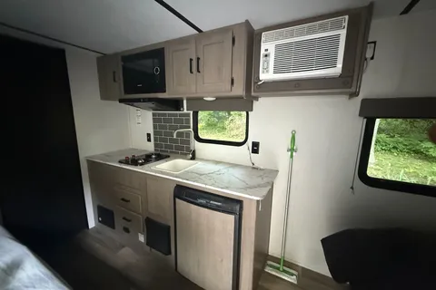 Pristine, clean, all you need travel trailer