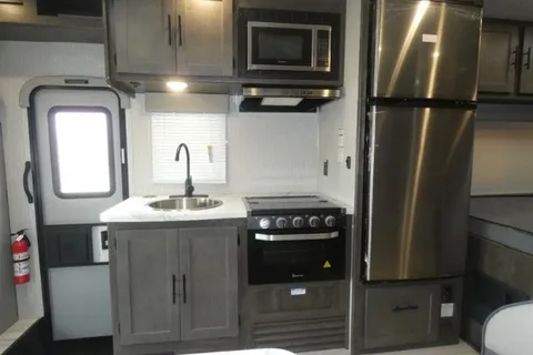 Barry's 2023 Coachman Prism