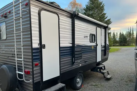 Al's Crossroads Zinger Travel Trailer