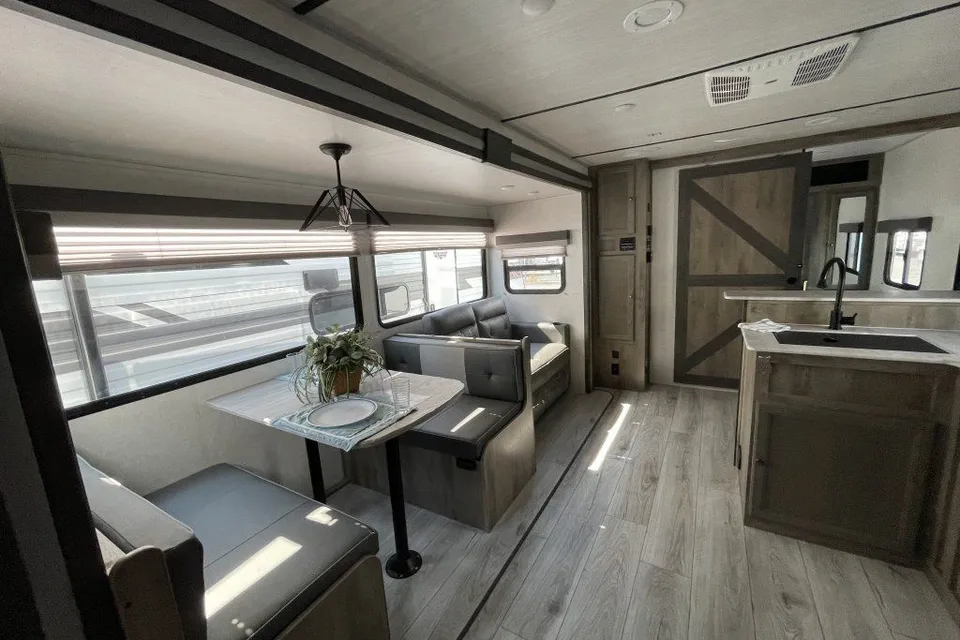 UNICORN Forest River Surveyor Legend Travel Trailer