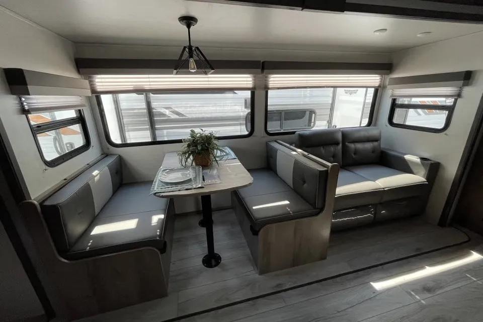 UNICORN Forest River Surveyor Legend Travel Trailer