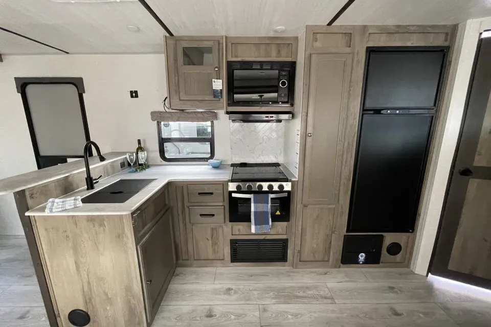 UNICORN Forest River Surveyor Legend Travel Trailer