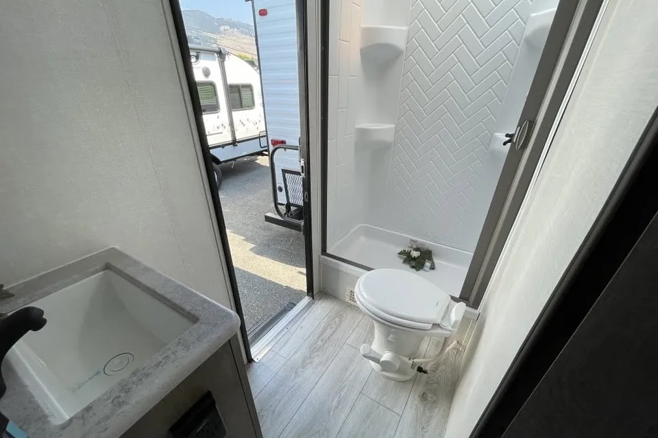 UNICORN Forest River Surveyor Legend Travel Trailer
