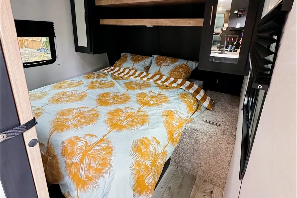Falcon Peak Rentals- 2022 Keystone 240BHWE Travel Trailer