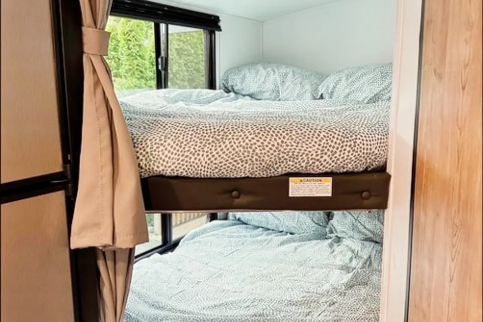 Falcon Peak Rentals- 2022 Keystone 240BHWE Travel Trailer