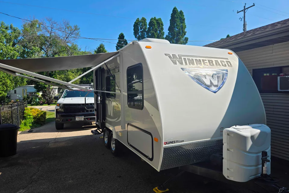 Guillermo's Winnebago 1706fb Travel Trailer